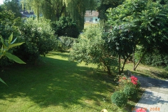 Hausgarten mit Blick von der Terasse